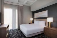 Hyatt House LAX Century Blvdにあるベッド