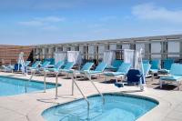 Hyatt House LAX Century Blvdの敷地内または近くにあるプール