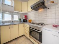 Kuchyňa alebo kuchynka v ubytovaní Apartment Golub-3 by Interhome