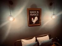 Łóżko lub łóżka w pokoju w obiekcie Maison de ville - Paris en 15 mn ! - 4 pers- 1 bébé - Vintage & Music !