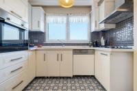 A kitchen or kitchenette at Gurel Garden House