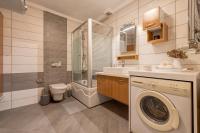 A bathroom at Gurel Garden House
