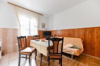 Telewizja i/lub zestaw kina domowego w obiekcie Apartments by the sea Seline, Paklenica - 6564