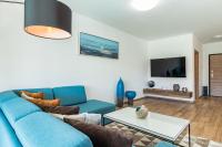 Televízia a/alebo spoločenská miestnosť v ubytovaní Villa mit privatem Pool, WLAN, Klima und Bäder en suite