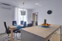 Posedenie v ubytovaní Top Villa mit privatem Pool nur 1 km bis zum Strand mit Klima, WLAN, Sonnenliegen, Grill