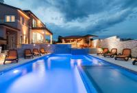 Půdorys ubytování Villa für große Ansprüche mit großem Pool, Sauna, Whirlpool, Billard