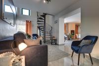 Posezení v ubytování Typisch istrisches Ferienhaus mit privatem Pool, Tischfußball, Darts, Gym