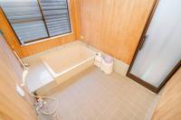 おもちゃ王国と北軽井沢の大自然を満喫できる貸別荘にあるバスルーム