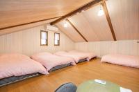 おもちゃ王国と北軽井沢の大自然を満喫できる貸別荘にあるベッド