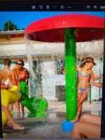 a group of people playing in a water park at MOBIL HOME Clim BOOFZHEIM 6 PERSONNES 3 CHAMBRES LE RIED 3 ETOILES PROCHE EUROPA PARK in Boofzheim