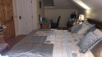 Postel nebo postele na pokoji v ubytování Country Haven eircode H54 AK31