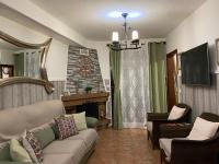 Televízia a/alebo spoločenská miestnosť v ubytovaní Vivienda Rural LA SOÑADA en El Bosque