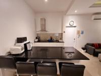 Η κουζίνα ή μικρή κουζίνα στο จิรา พูล วิลล่า หัวหิน Jira Pool Villa Huahin