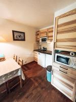 Kuchnia lub aneks kuchenny w obiekcie Les Chardons Verts, Studio Pied de pistes