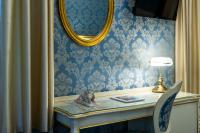 a dressing table with a lamp and a mirror at Hotel Il Mercante di Venezia in Venice