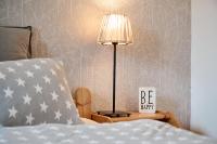 Łóżko lub łóżka w pokoju w obiekcie Bungalow Nr. 33 - Die Ferienwohnung