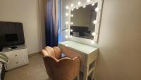 TV a/nebo společenská místnost v ubytování Modern apartment with private garden Madinaty