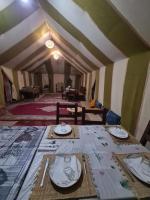 Χώρος καθιστικού στο Epic Erg Chigaga Desert Camp