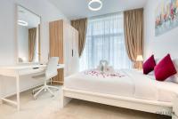 Postel nebo postele na pokoji v ubytování Romantic Studio in Pantheon Elysee JVC by Deluxe Holiday Homes