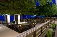 Reštaurácia alebo iné gastronomické zariadenie v ubytovaní Dimitropoulos Apartments