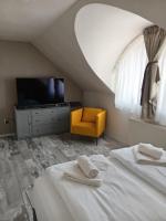 Posteľ alebo postele v izbe v ubytovaní Ede Apartman