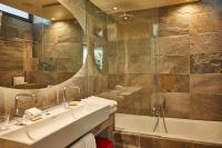 Hotel Neri – Relais & Chateauxにあるバスルーム