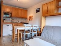 Kuchnia lub aneks kuchenny w obiekcie Charmant appartement 3 pièces, terrasse, ski à proximité - FR-1-425-135