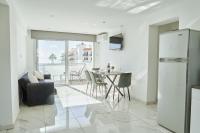 Kuchyň nebo kuchyňský kout v ubytování Nissi Avenue Suites