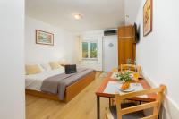 Łóżko lub łóżka w pokoju w obiekcie Apartments Silvana 74