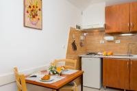 Kuchnia lub aneks kuchenny w obiekcie Apartments Silvana 74