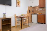 Kuchnia lub aneks kuchenny w obiekcie Apartments Silvana 74