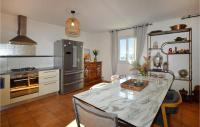 A kitchen or kitchenette at Pet Friendly Apartment In Ponte Leccia With Kitchen