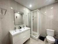 Koupelna v ubytování Macarelleta Apartamento con piscina