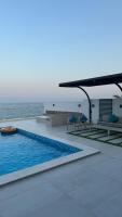 Bazén v ubytování The Ocean Villa nebo v jeho okolí