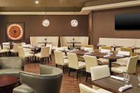 Posezení v ubytování Sheraton Lisle Naperville Hotel