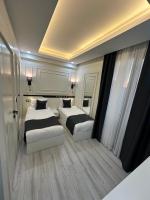 Postel nebo postele na pokoji v ubytování Mitra otel