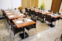 Restaurace v ubytování Hotel Grand Villa