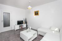 Televízia a/alebo spoločenská miestnosť v ubytovaní Apartment Dupčić