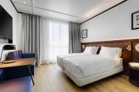 Posteľ alebo postele v izbe v ubytovaní Hotel Tres Reyes San Sebastián