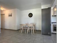 Kuchyňa alebo kuchynka v ubytovaní Apparemment lumineux (3 lits, 2 chambres, 1 salon) 2ème Arrondissement