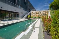 Bazén v ubytovaní Hotel Tres Reyes San Sebastián alebo v jeho blízkosti