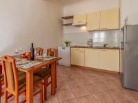 Kuchyňa alebo kuchynka v ubytovaní Apartment Rok 1 by Interhome