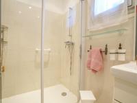 Kúpeľňa v ubytovaní Villa Liou Miou Souleou by Interhome