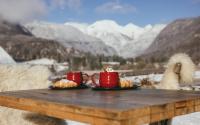 ホテルから撮影された、または一般的な山の景色