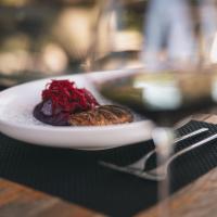 ホテルの敷地内または近くでの食事または食べ物