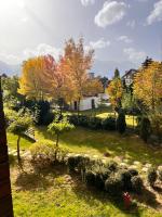 Zahrada ubytování Cosy studios with mountain view near Bansko