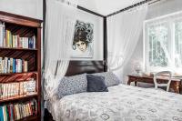 Posteľ alebo postele v izbe v ubytovaní GOCCE VILLAS - Villa Partenope Spectacular Sea View