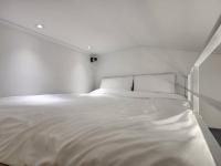 Seochon Secret Cave Houseにあるベッド