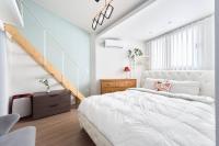Seochon Secret Cave Houseにあるベッド