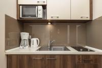 Kuchnia lub aneks kuchenny w obiekcie Apartamenty Aquamarina by Noclegi Renters